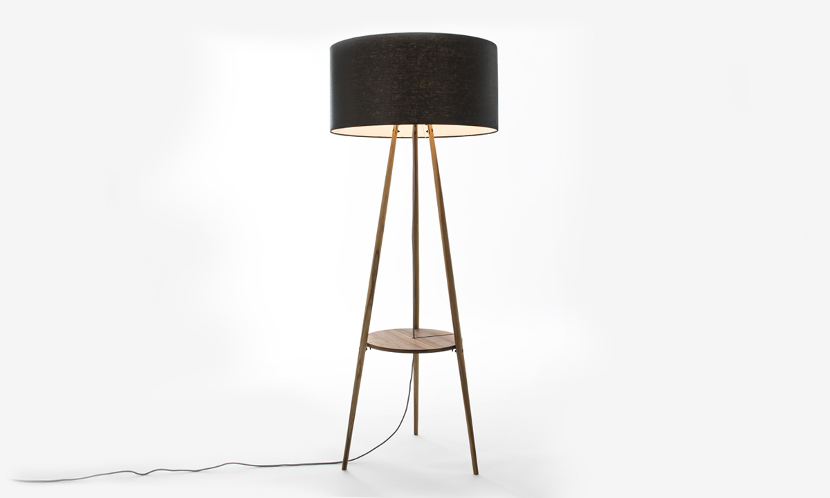 Tripod Lampe Nussbaum